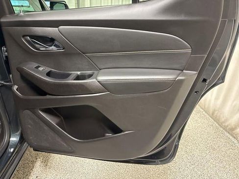 Used 2021 Chevrolet Traverse LT image 22