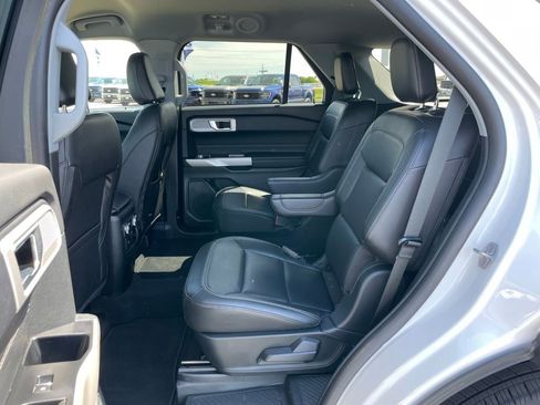 Used 2023 Ford Explorer XLT w/ Equipment Group 202A AWD/4WD image 8