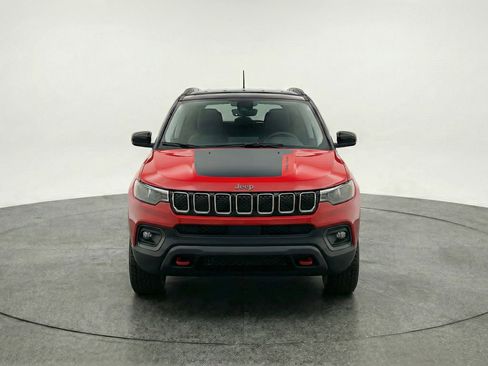 Used 2025 Jeep Compass Trailhawk AWD/4WD image 2