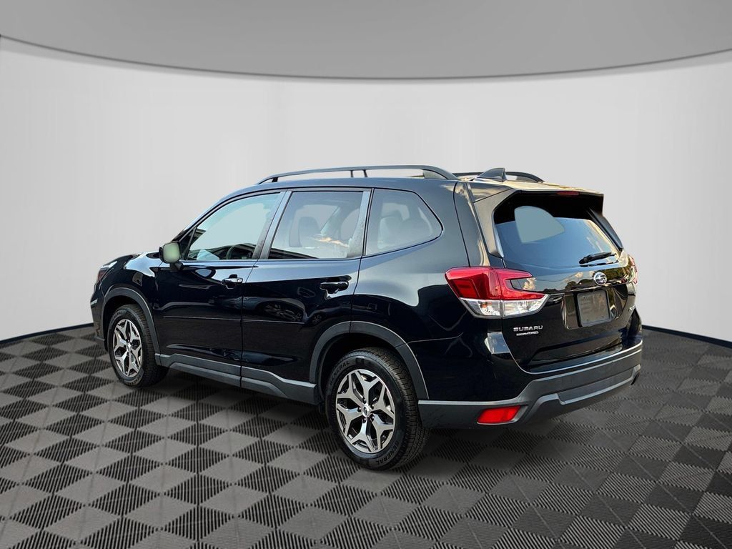 Used 2021 Subaru Forester Premium AWD/4WD image 5