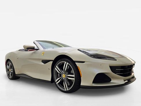 Used 2023 Ferrari Portofino M RWD image 5