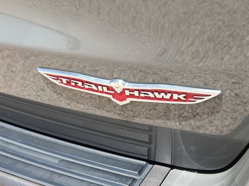 Used 2021 Jeep Grand Cherokee Trailhawk image 9