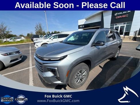 Used 2024 Chevrolet Traverse LT w/ Trailering Package AWD/4WD image 6