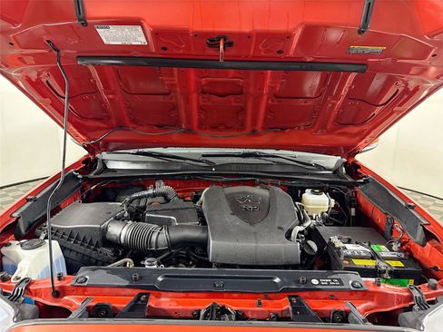 Used 2018 Toyota Tacoma TRD Off-Road AWD/4WD image 22