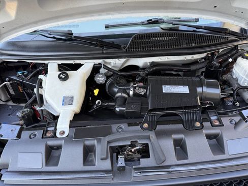 Used 2018 Chevrolet Express 3500 w/ Driver Convenience Package image 16