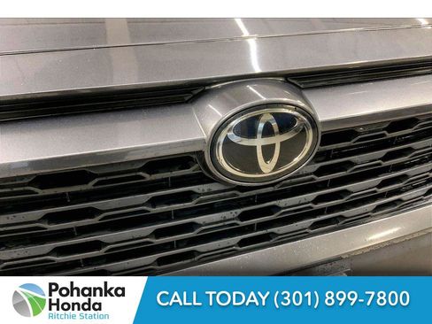 Used 2021 Toyota RAV4 LE image 31