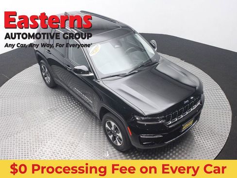 Used 2023 Jeep Grand Cherokee 4WD 4xe image 3