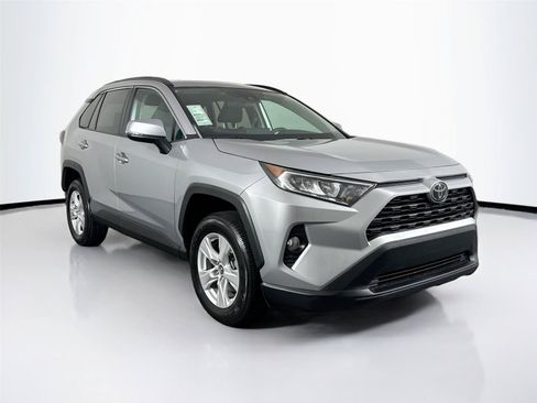 Used 2020 Toyota RAV4 XLE w/ Convenience Package FWD image 8