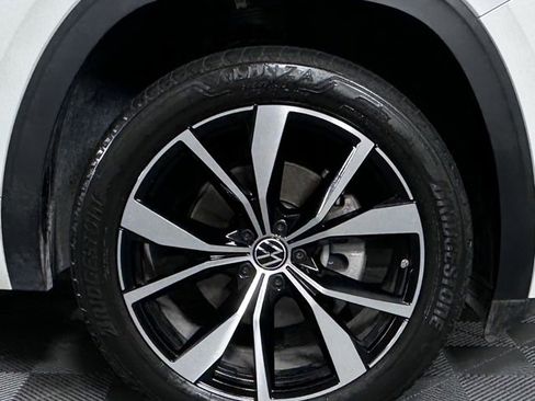 Used 2024 Volkswagen Atlas SEL Premium R-Line image 10