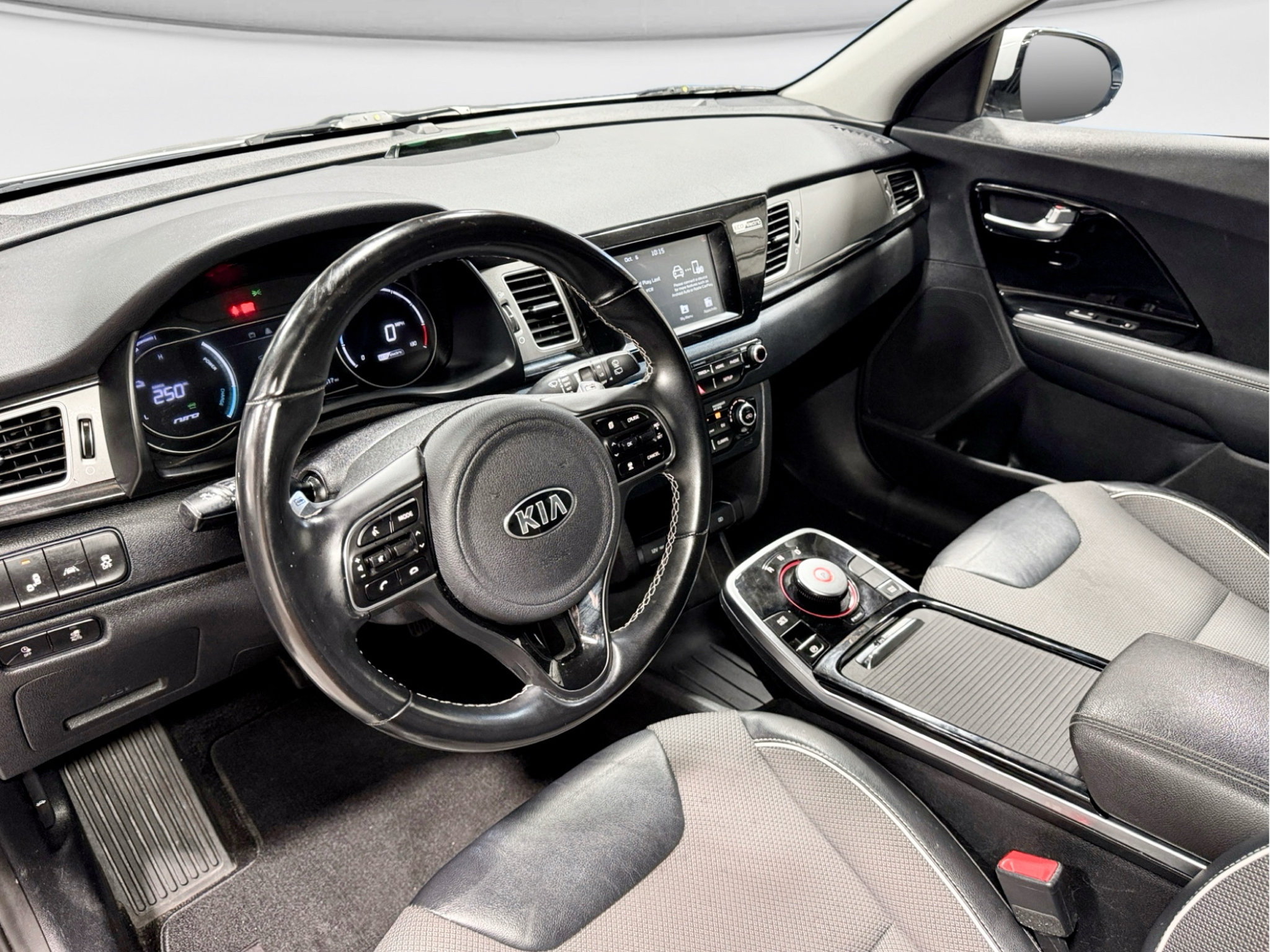 Used 2019 Kia Niro EX w/ Cold Weather Package 2.0 FWD image 17