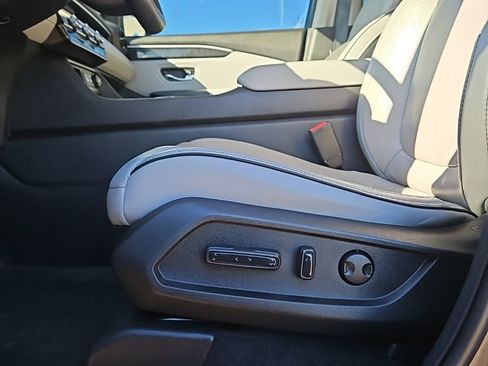 Used 2023 Honda Pilot Elite image 9