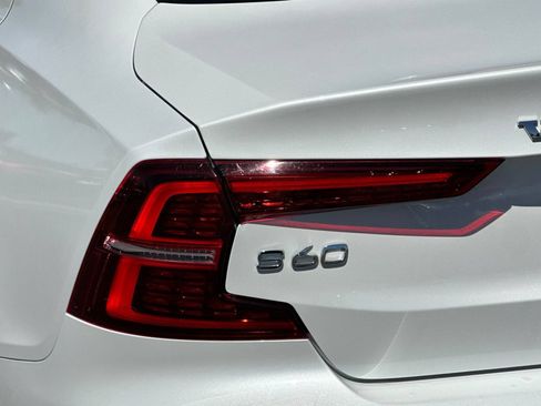 Used 2019 Volvo S60 T6 Momentum w/ Multimedia Package AWD/4WD image 25