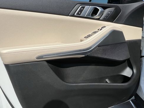 Used 2022 BMW X5 sDrive40i w/ Parking Assistance Package image 31