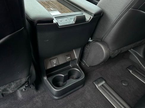 Used 2025 Toyota Sienna Limited AWD/4WD image 9