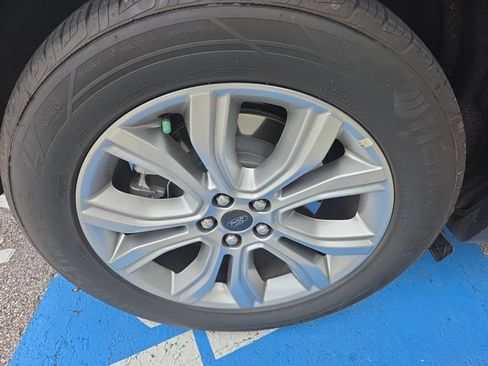Used 2024 Ford Edge Titanium AWD/4WD image 11
