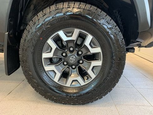 Used 2023 Toyota Tacoma TRD Off-Road w/ Technology Package AWD/4WD image 23