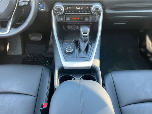 Used 2021 Toyota RAV4 XLE Premium AWD/4WD image 15