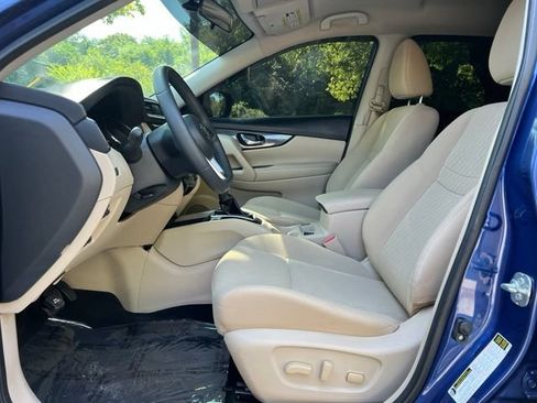 Used 2018 Nissan Rogue SV AWD/4WD image 12