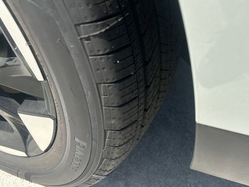 New 2026 Kia Carnival EX FWD image 11