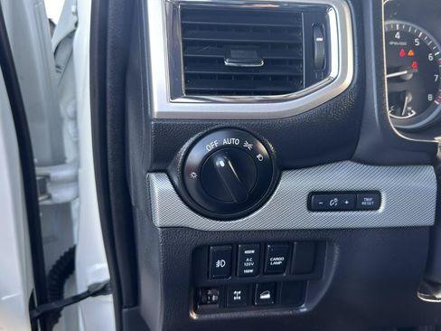 Used 2018 Nissan Titan PRO-4X AWD/4WD image 15