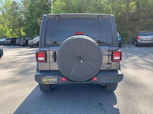 Used 2021 Jeep Wrangler Unlimited Sahara image 5