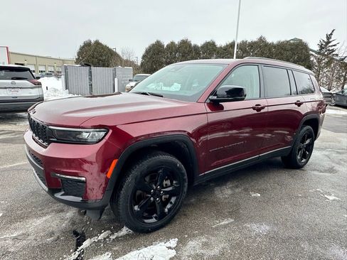 Used 2024 Jeep Grand Cherokee L Limited w/ Black Appearance Package image 4