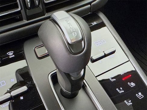 Certified 2025 Porsche Macan image 21