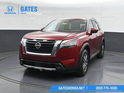 Used 2023 Nissan Pathfinder SL AWD/4WD image 5
