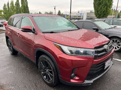 Used 2019 Toyota Highlander SE AWD/4WD image 3