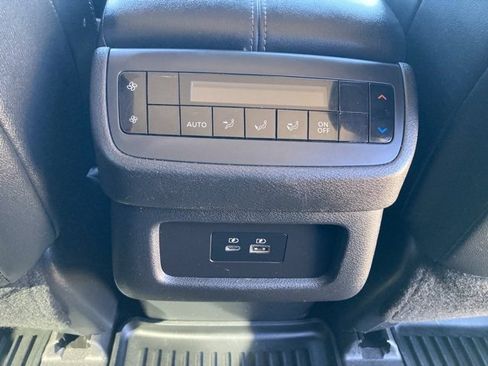 Used 2022 Nissan Pathfinder SL image 37