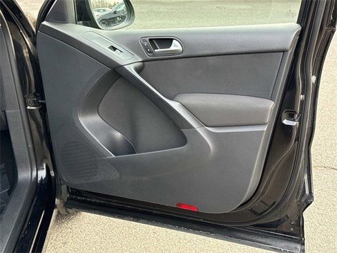 Used 2013 Volkswagen Tiguan S image 8