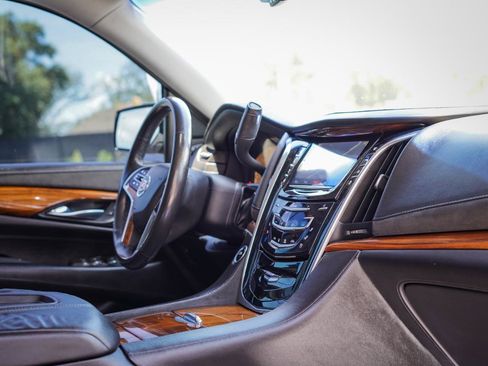 Used 2015 Cadillac Escalade Premium AWD/4WD image 11