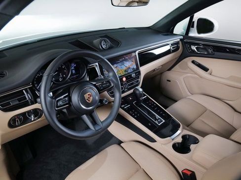 Certified 2026 Porsche Macan image 20