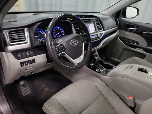 Used 2019 Toyota Highlander Limited Platinum AWD/4WD image 16