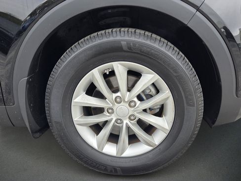 Used 2017 Kia Sorento L image 9