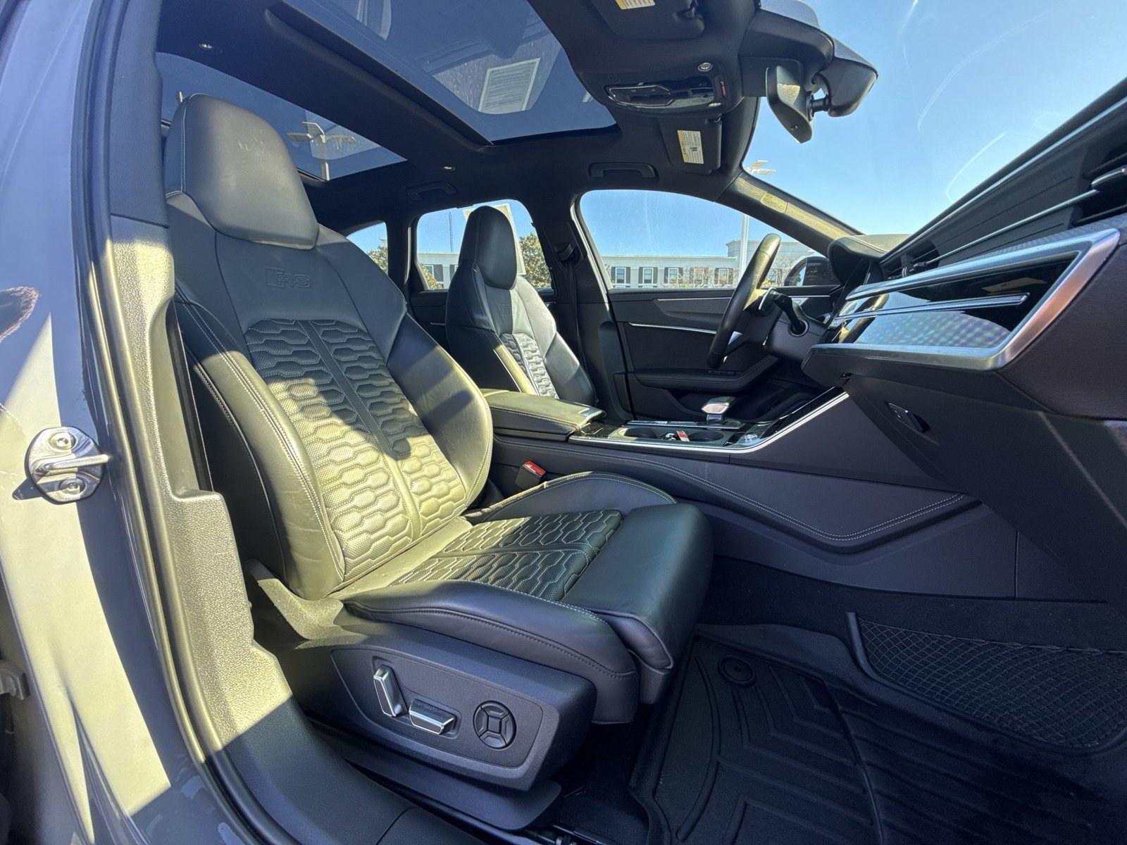 Used 2021 Audi RS 6 w/ Executive Package AWD/4WD image 27