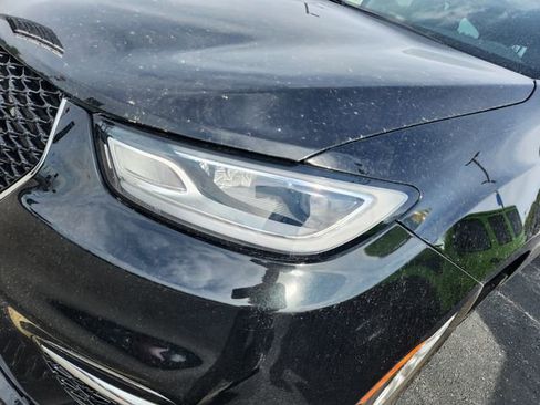 Used 2023 Chrysler Pacifica Touring-L FWD image 21