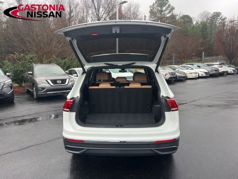 Used 2024 Volkswagen Tiguan SE image 31