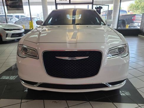Used 2015 Chrysler 300 Limited image 3