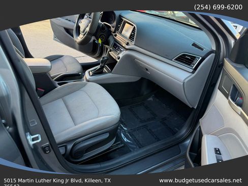 Used 2017 Hyundai Elantra SE FWD image 19