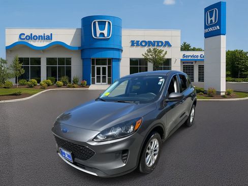 Used 2022 Ford Escape SE image 2