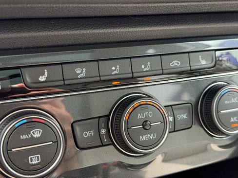 Used 2021 Volkswagen Tiguan SE w/ Panoramic Sunroof Package AWD/4WD image 23