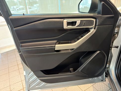 Used 2023 Ford Explorer XLT RWD image 13