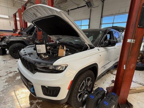 Used 2022 Jeep Grand Cherokee Trailhawk w/ Advanced Protech Group II image 15