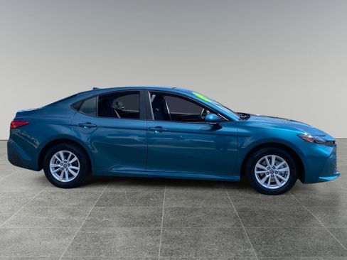 Used 2025 Toyota Camry LE image 6