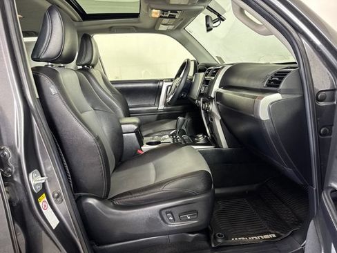 Used 2018 Toyota 4Runner SR5 Premium AWD/4WD image 4