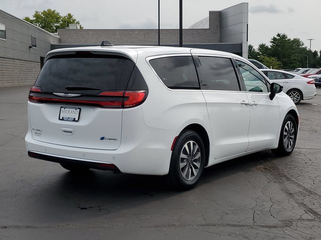Used 2024 Chrysler Pacifica Limited FWD image 3