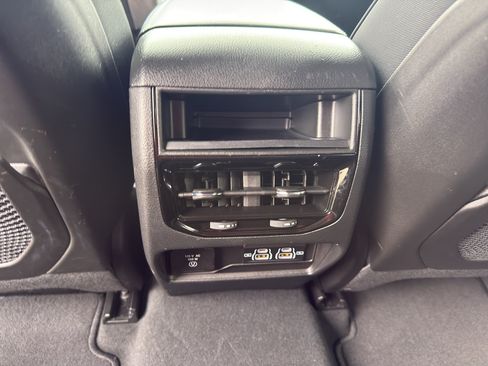 Used 2024 Jeep Grand Cherokee Altitude AWD/4WD image 31