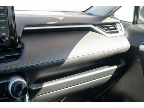 Used 2019 Toyota RAV4 LE FWD image 21