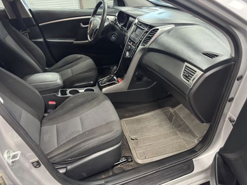 Used 2016 Hyundai Elantra GT FWD image 11
